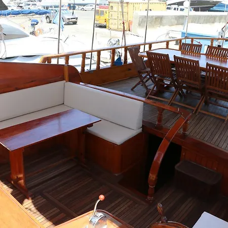 Panormitis Sailing Yacht Båthotell *